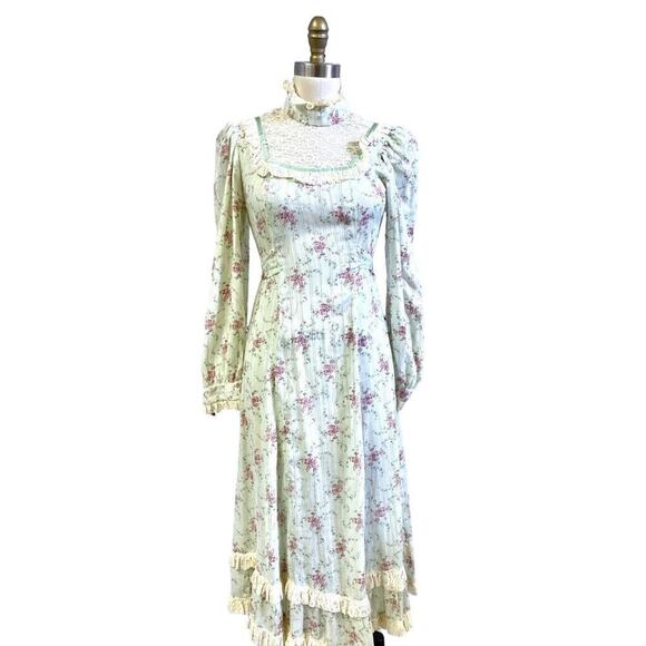 VTG Floral Dress Cottagecore Prairie Romantic Green Mini Print Victorian 70s